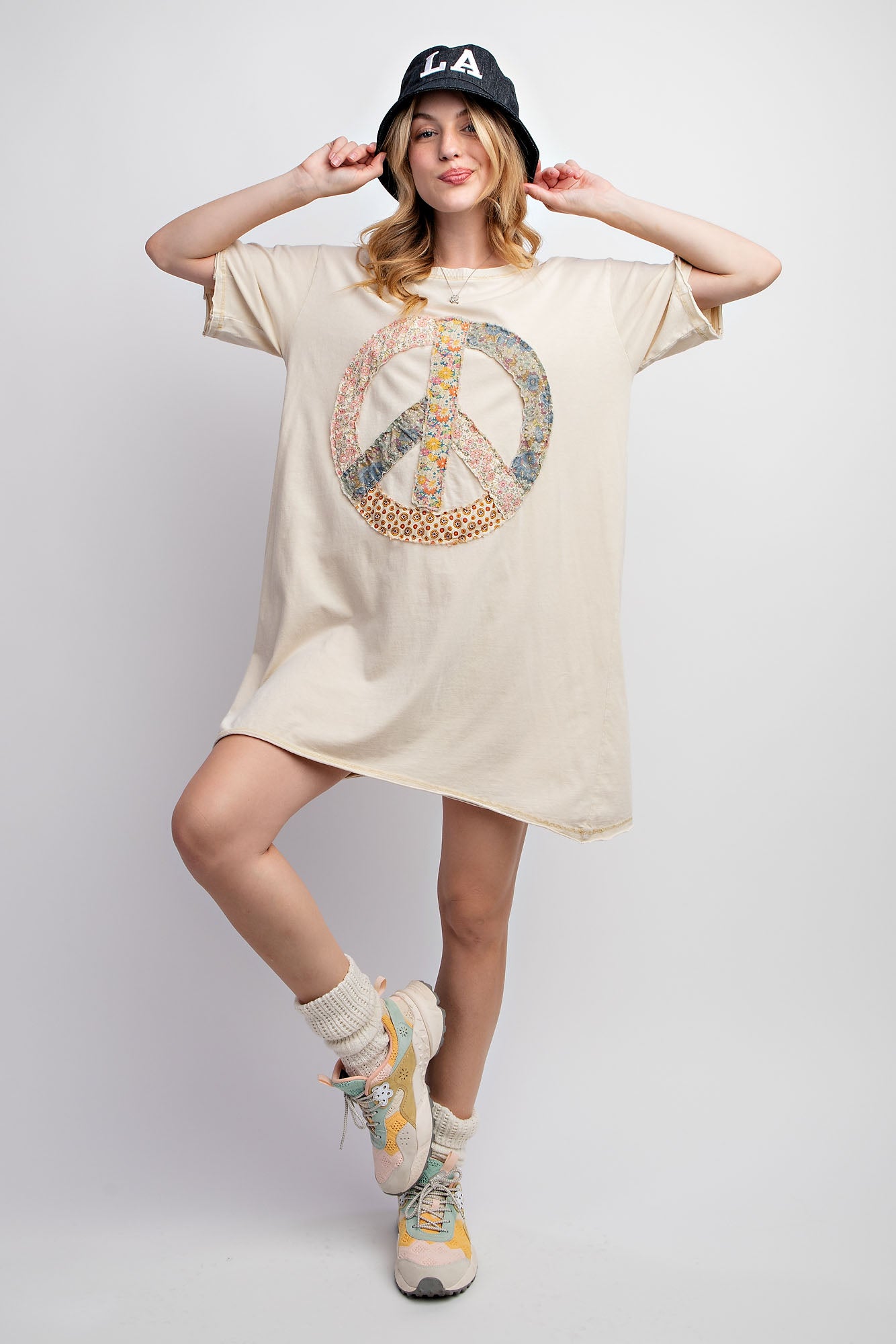 Easel S/S Peace Dress ED23331